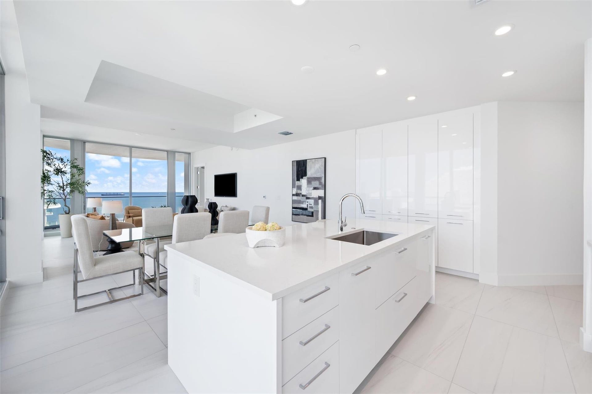 153 N Seabreeze Boulevard, #Unit 1105s, Fort Lauderdale, FL 33304 Kitchen Island
