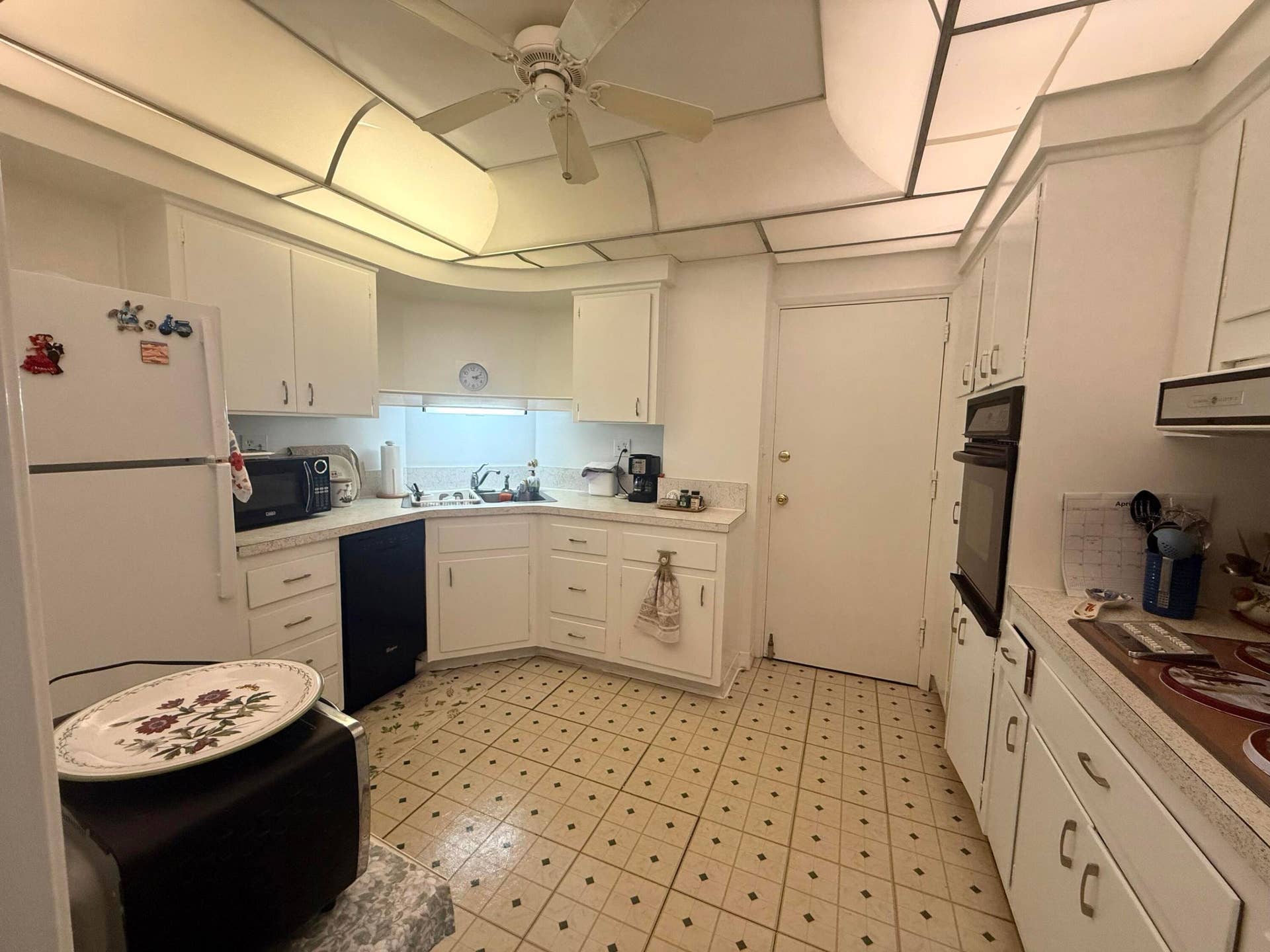 3233 NE 34th Street, #1112, Fort Lauderdale, FL 33308 Kitchen