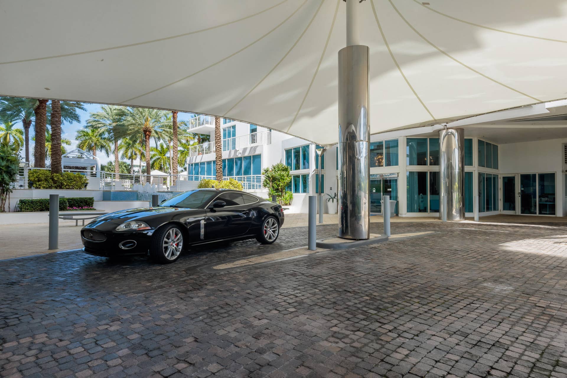 complimentary valet for you and your guests for a truly 5 star experience.
