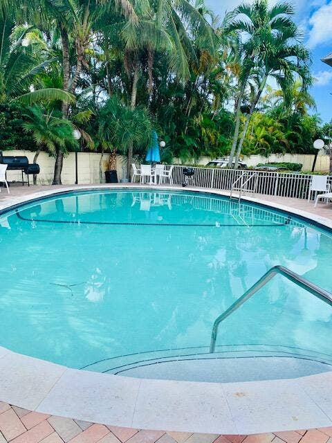 2426 SE 17th Street, #307a, Fort Lauderdale, FL 33316 pool 1