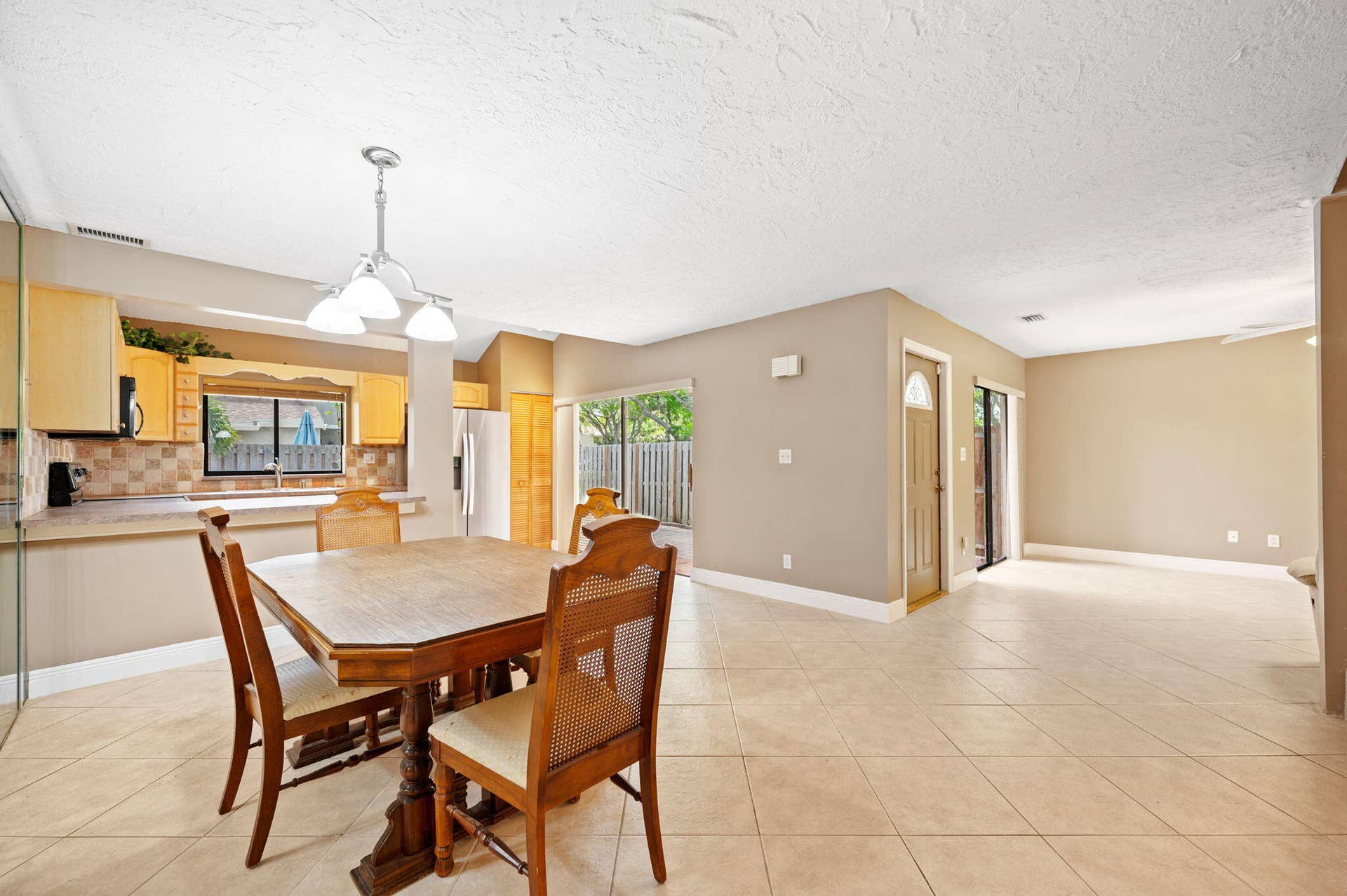 11-web-or-mls-620-commodore-dr