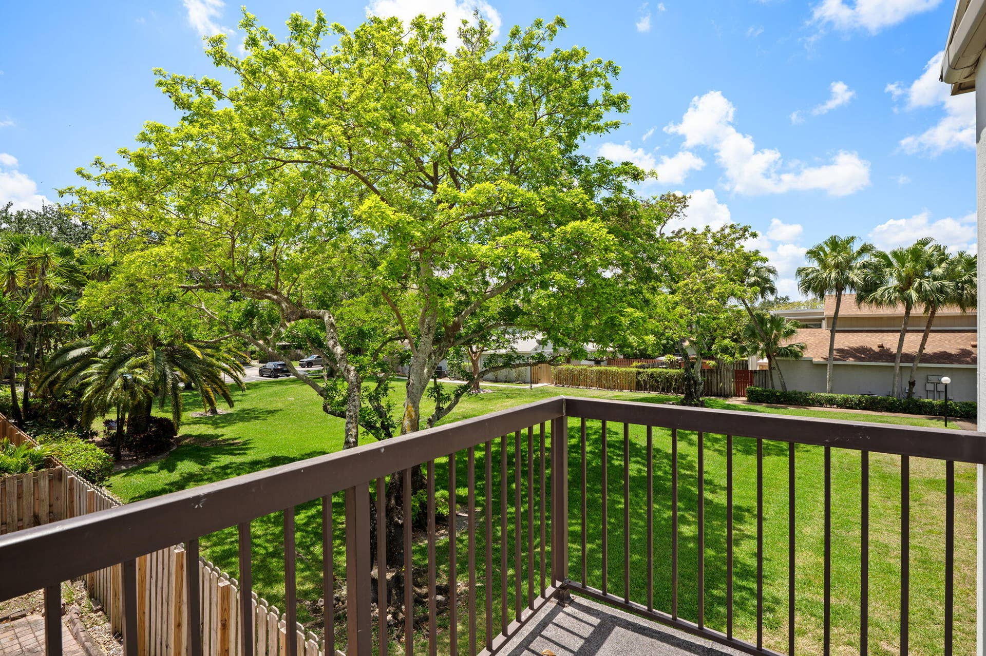 28-web-or-mls-620-commodore-dr