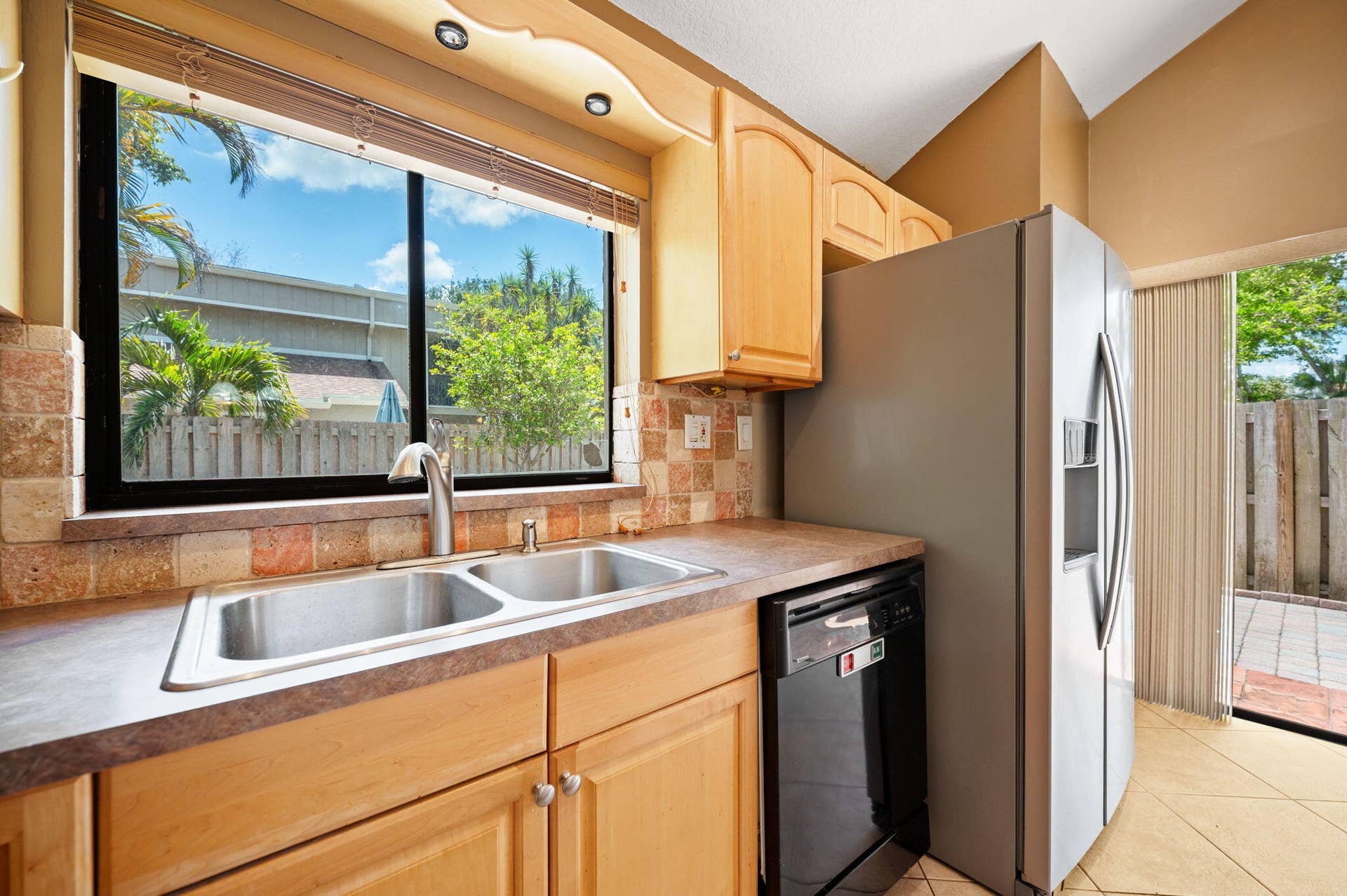 18-web-or-mls-620-commodore-dr