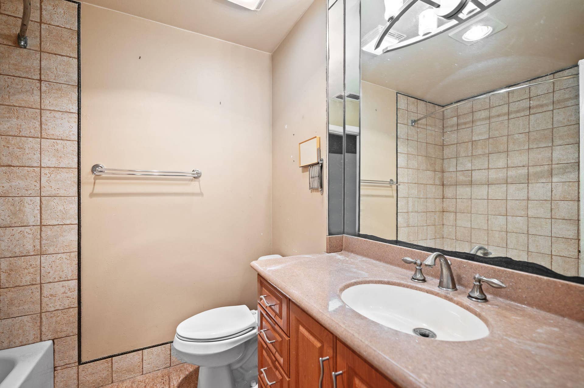 22-web-or-mls-620-commodore-dr