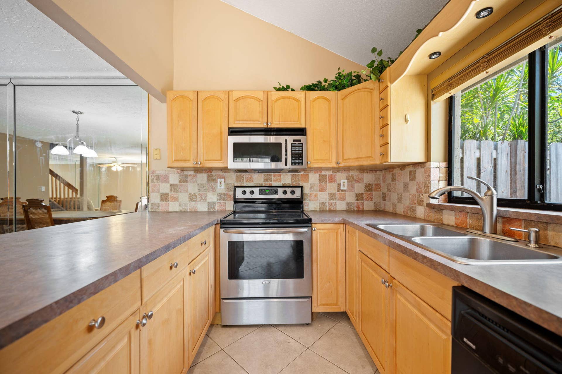 16-web-or-mls-620-commodore-dr
