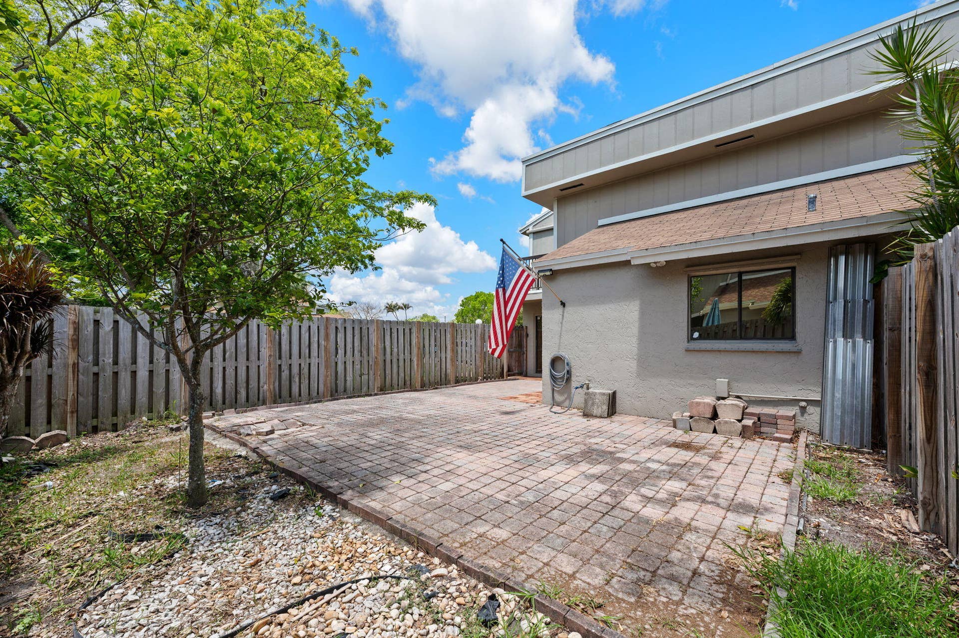 8-web-or-mls-620-commodore-dr