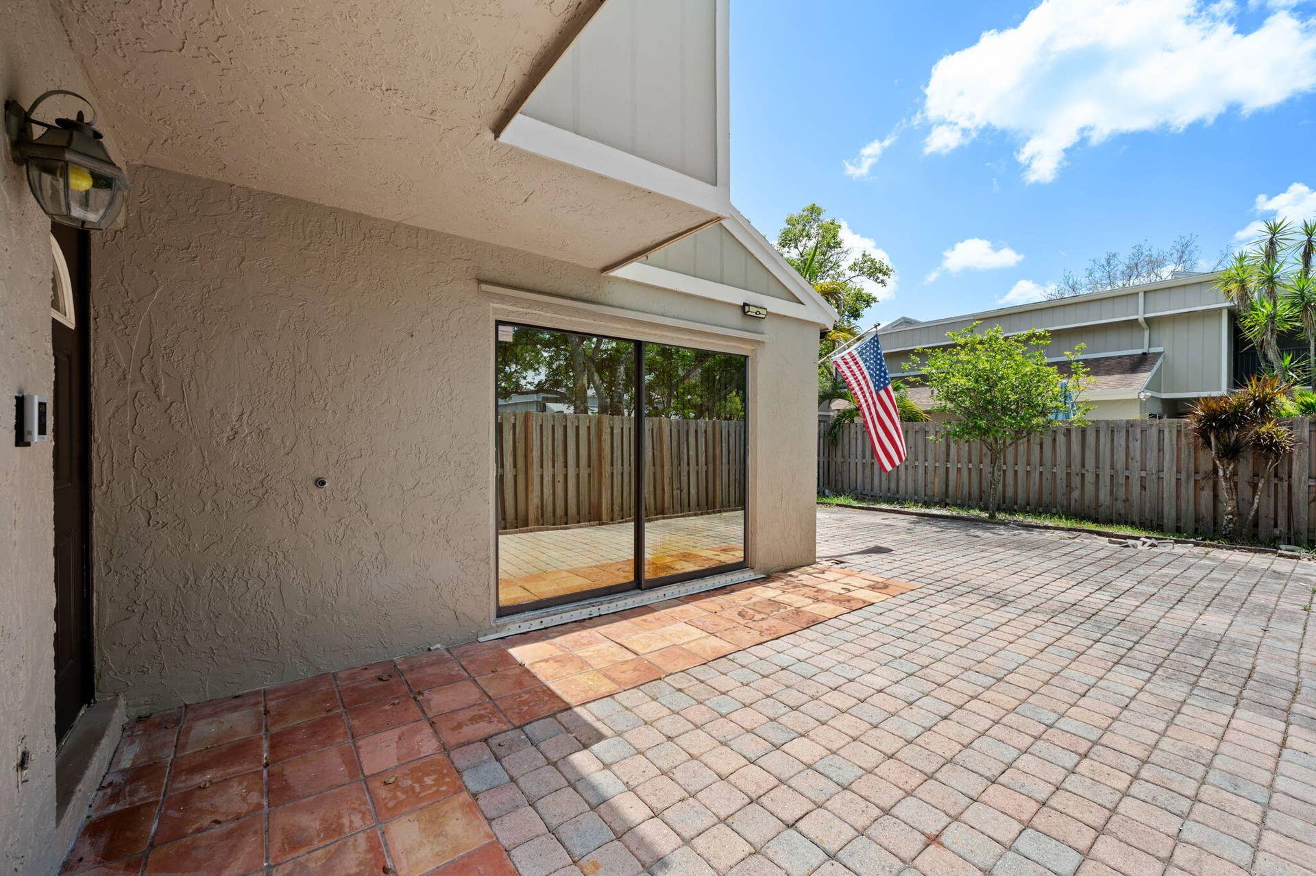6-web-or-mls-620-commodore-dr