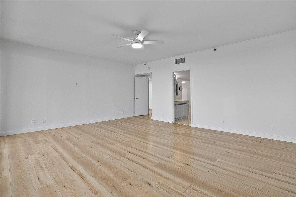 100 Lakeshore Drive, #1955, North Palm Beach, FL 33408 22-JLC_8238