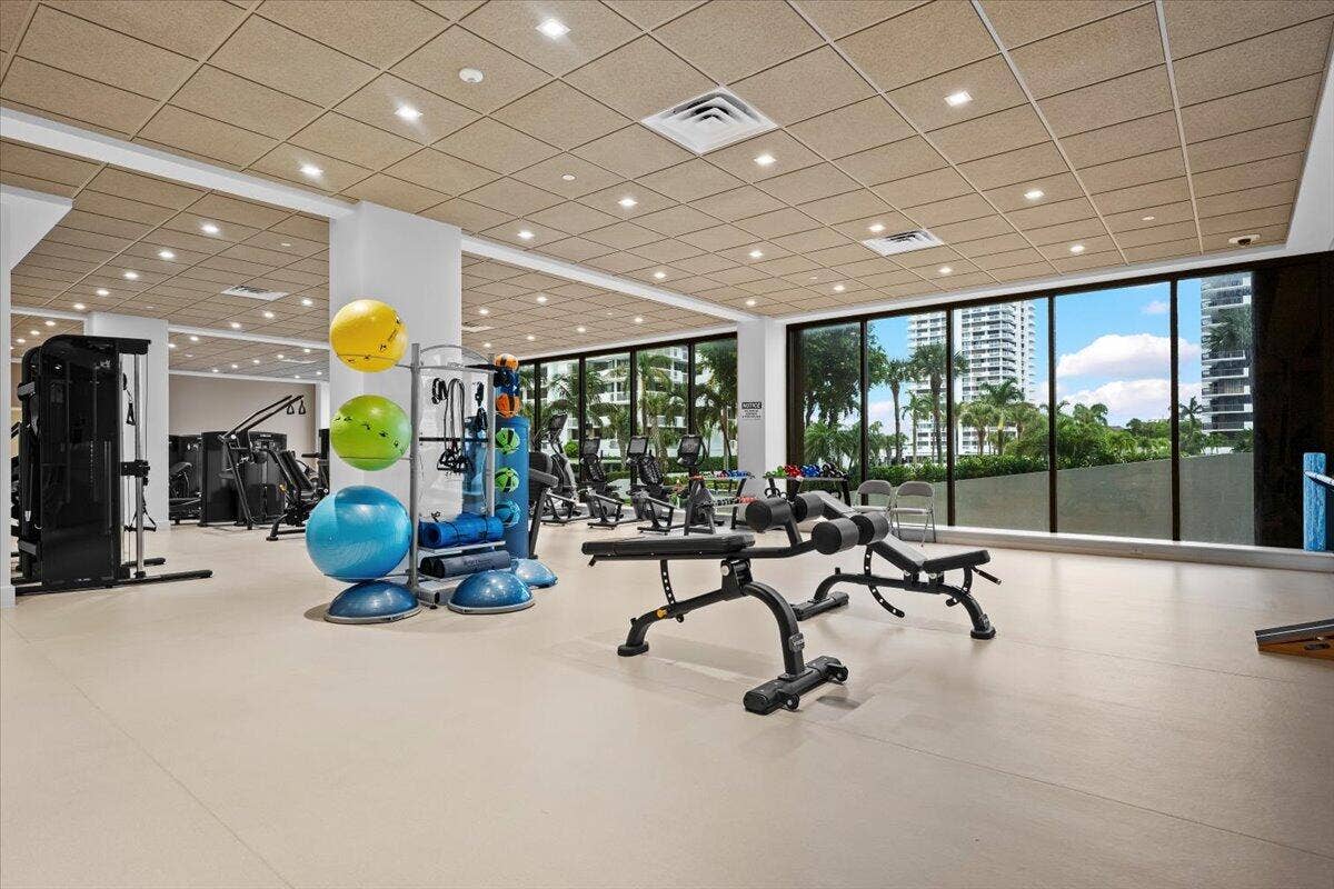 100 Lakeshore Drive, #1955, North Palm Beach, FL 33408 51-LUX_5366