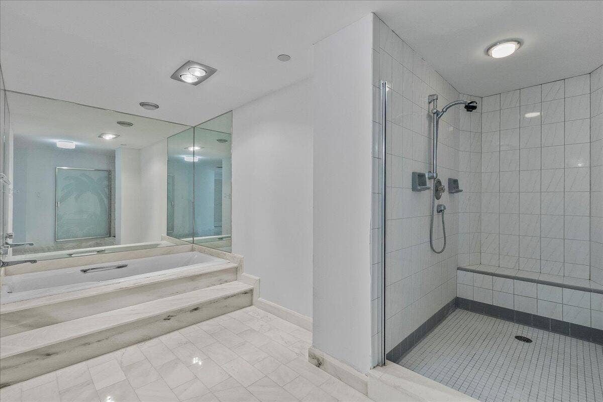 100 Lakeshore Drive, #1955, North Palm Beach, FL 33408 27-JLC_8263