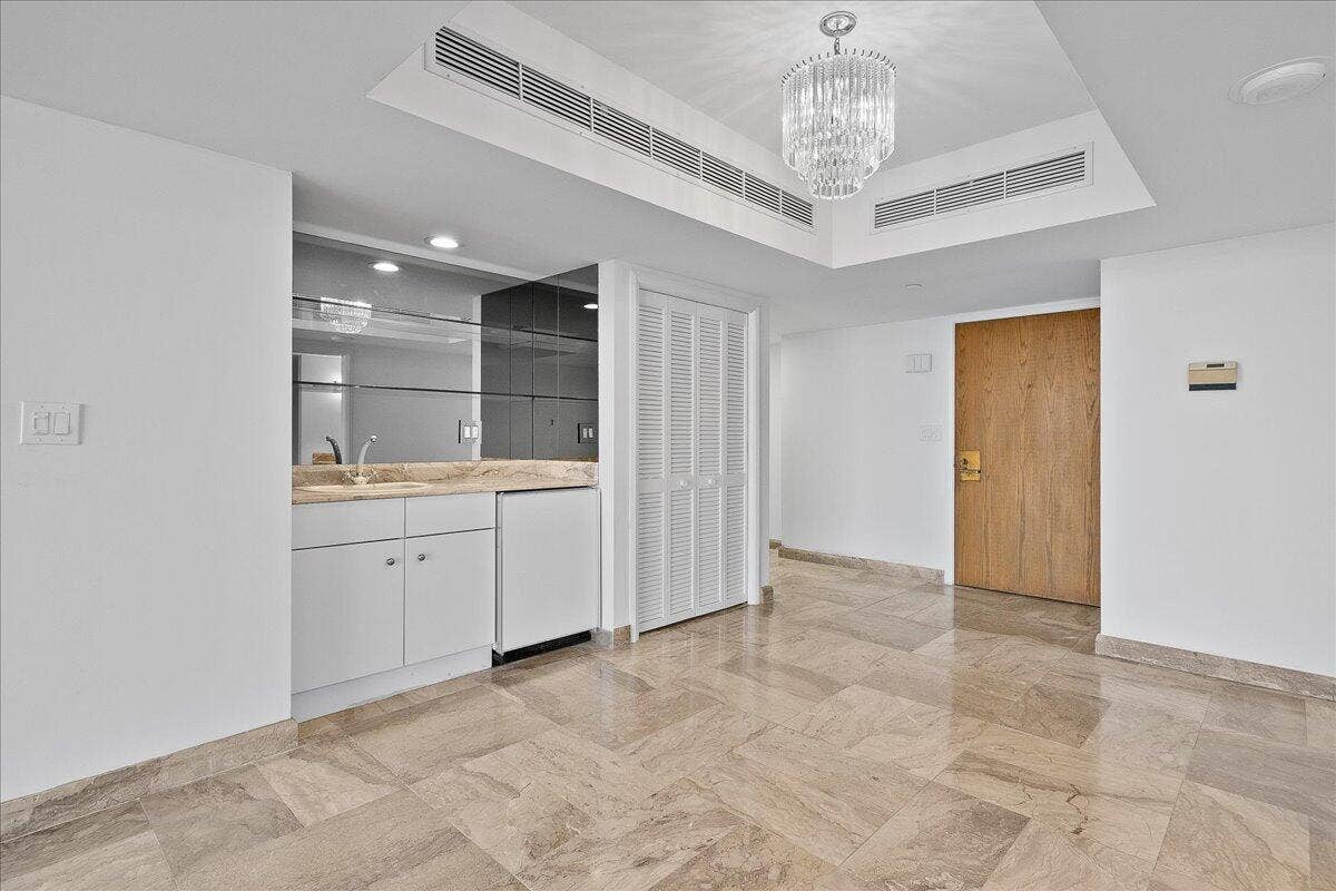 100 Lakeshore Drive, #1955, North Palm Beach, FL 33408 05-JLC_8128