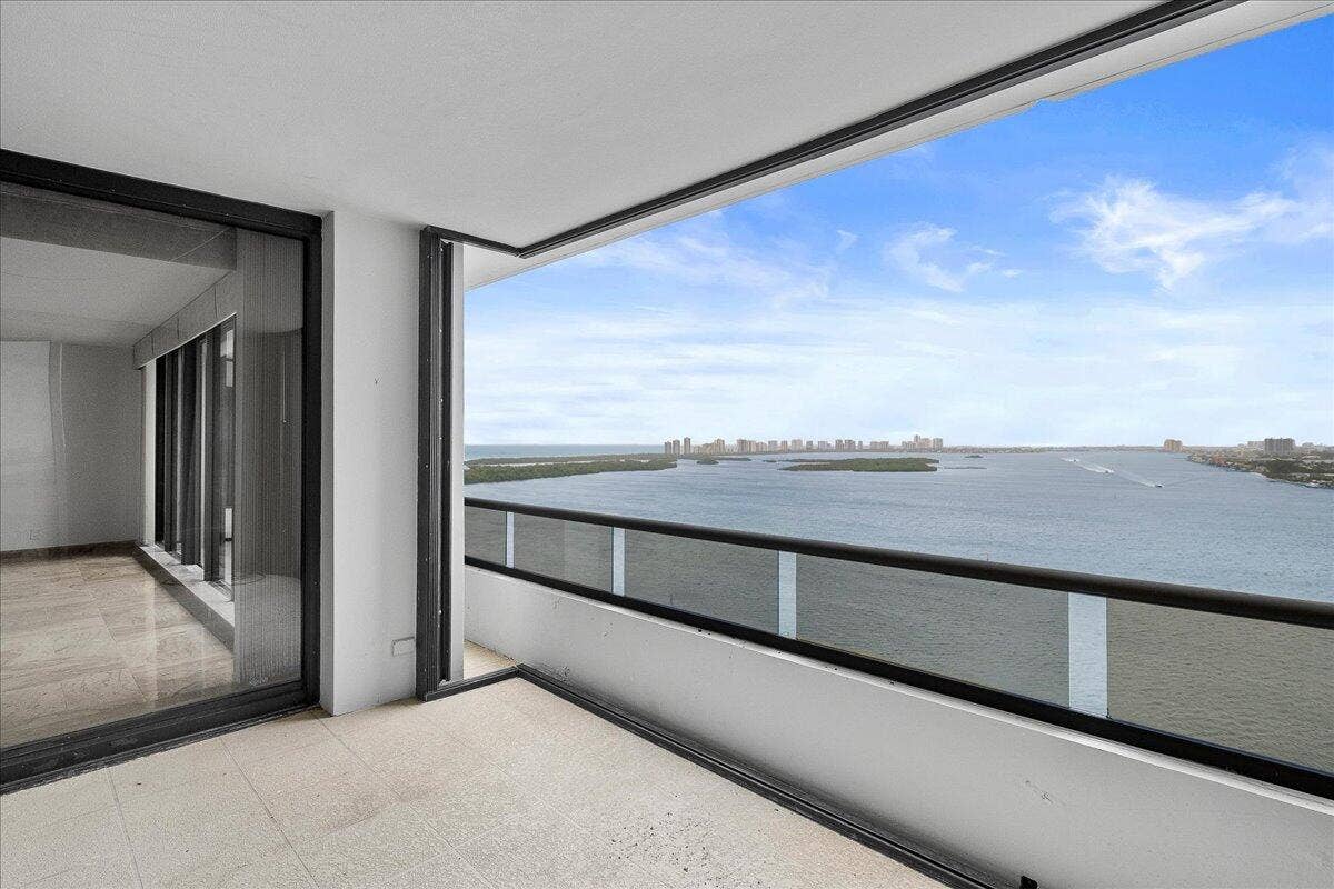 100 Lakeshore Drive, #1955, North Palm Beach, FL 33408 36-JLC_8334