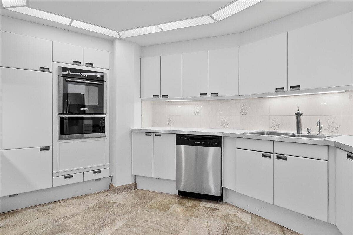 100 Lakeshore Drive, #1955, North Palm Beach, FL 33408 17-JLC_8208