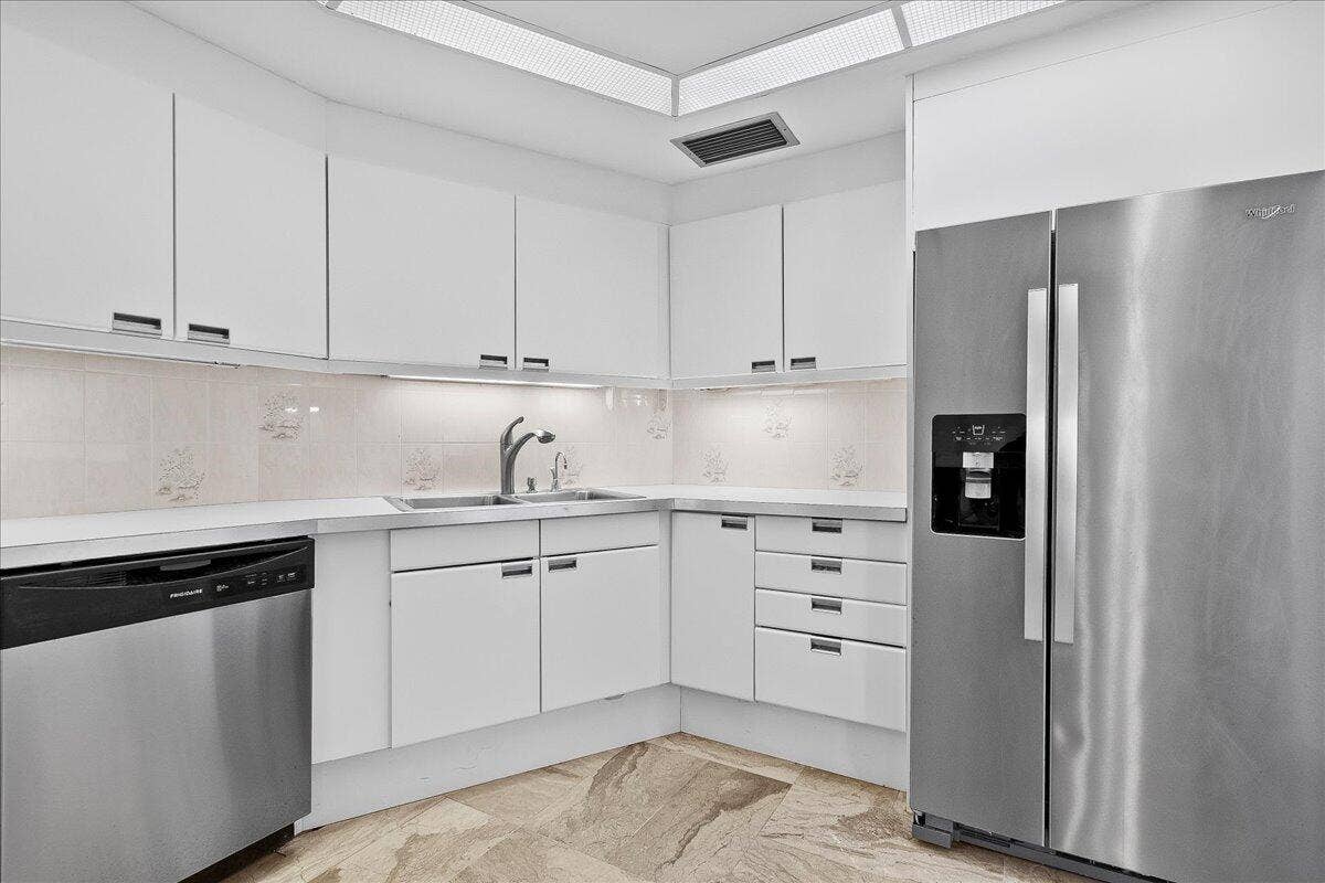 100 Lakeshore Drive, #1955, North Palm Beach, FL 33408 19-JLC_8218