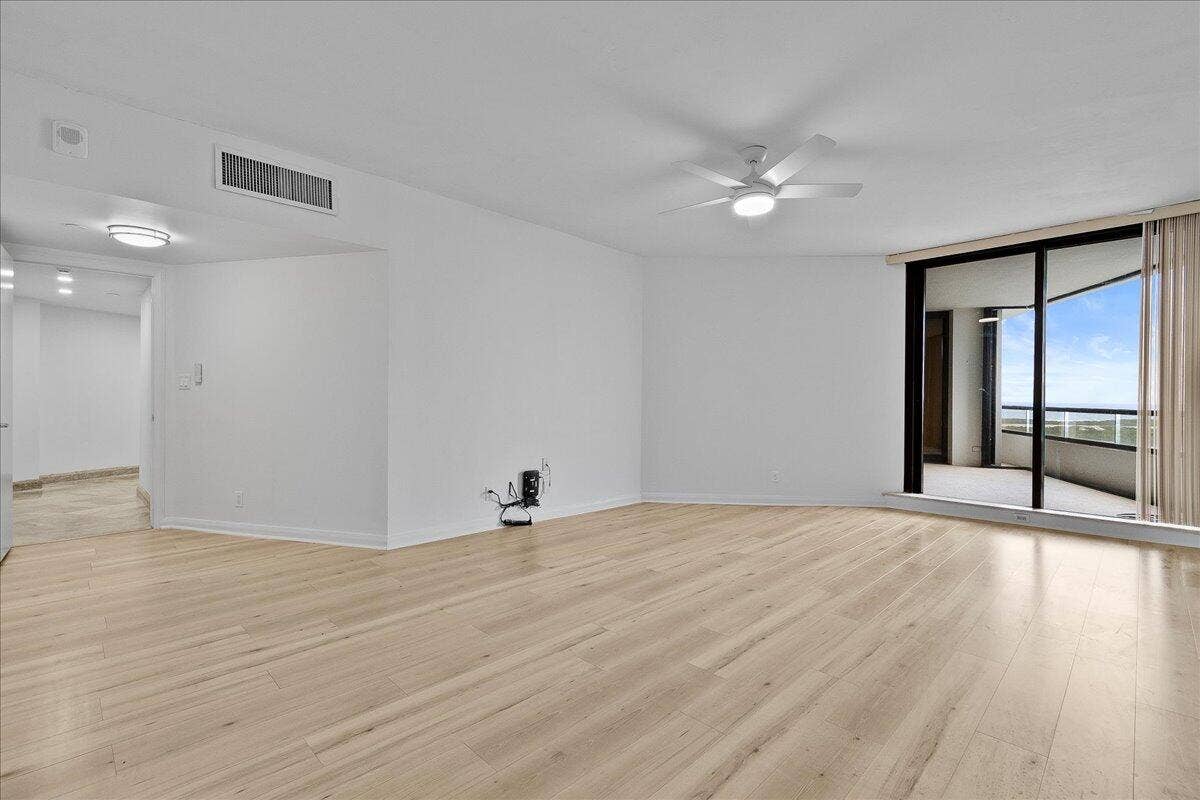 100 Lakeshore Drive, #1955, North Palm Beach, FL 33408 29-JLC_8283