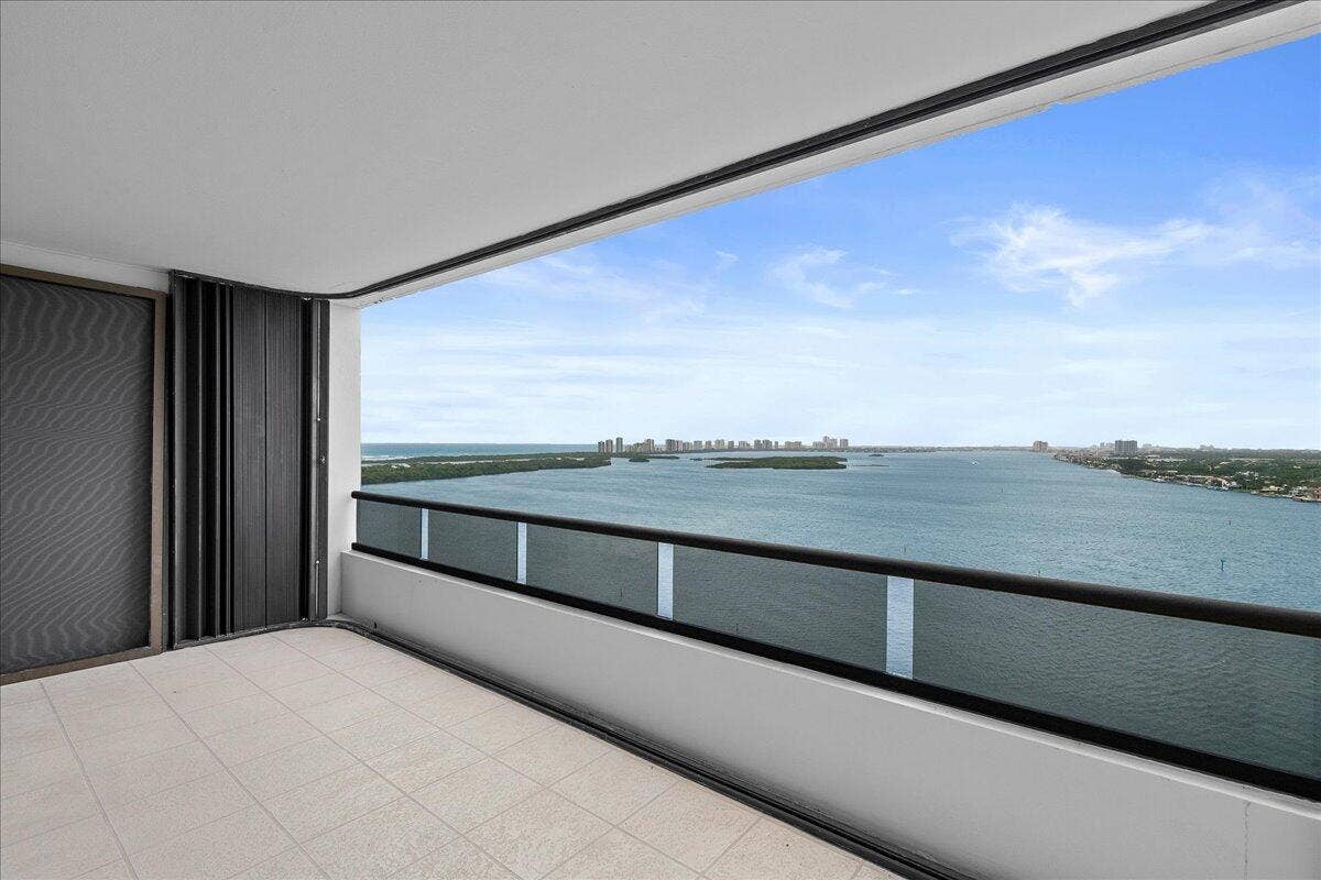 100 Lakeshore Drive, #1955, North Palm Beach, FL 33408 35-JLC_8314