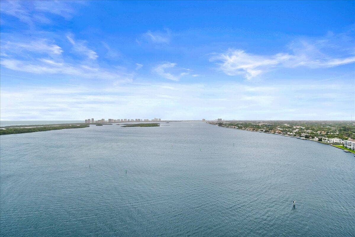 100 Lakeshore Drive, #1955, North Palm Beach, FL 33408 38-JLC_8323