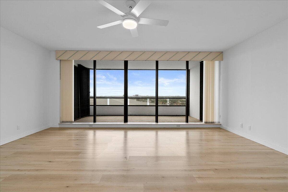 100 Lakeshore Drive, #1955, North Palm Beach, FL 33408 21-JLC_8229