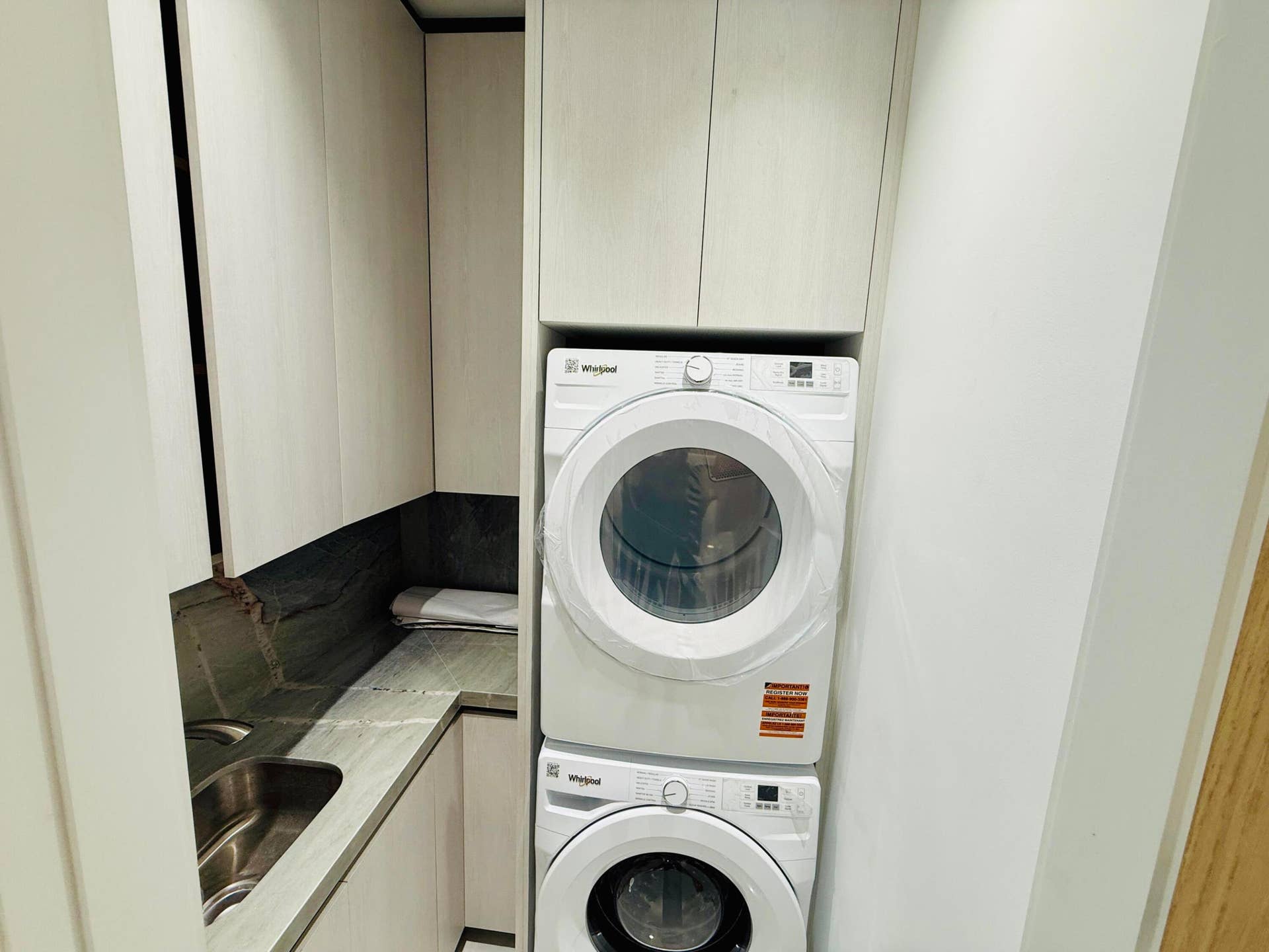 8966 SW 40th Terrace, Miami, FL 33165 laundry room