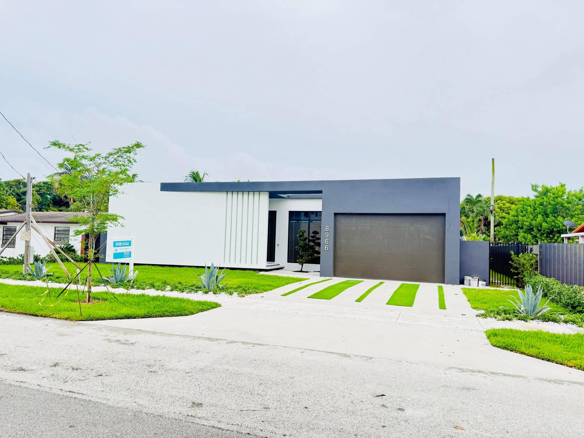 8966 SW 40th Terrace, Miami, FL 33165 front 1