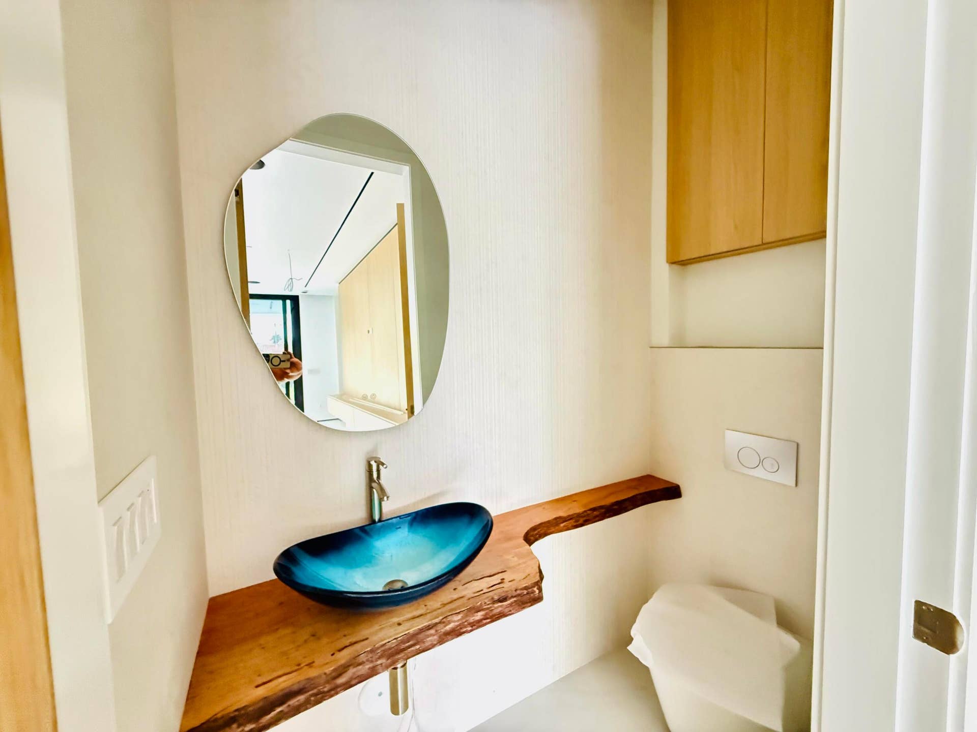 8966 SW 40th Terrace, Miami, FL 33165 guest bath 1