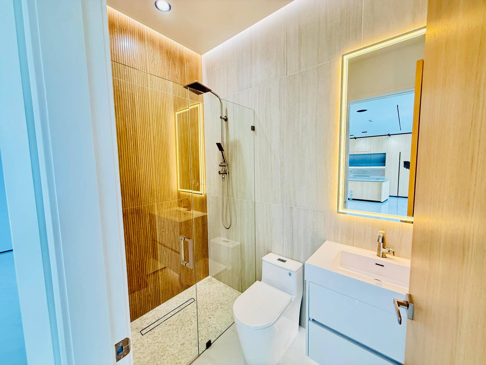 8966 SW 40th Terrace, Miami, FL 33165 3rd bathroom