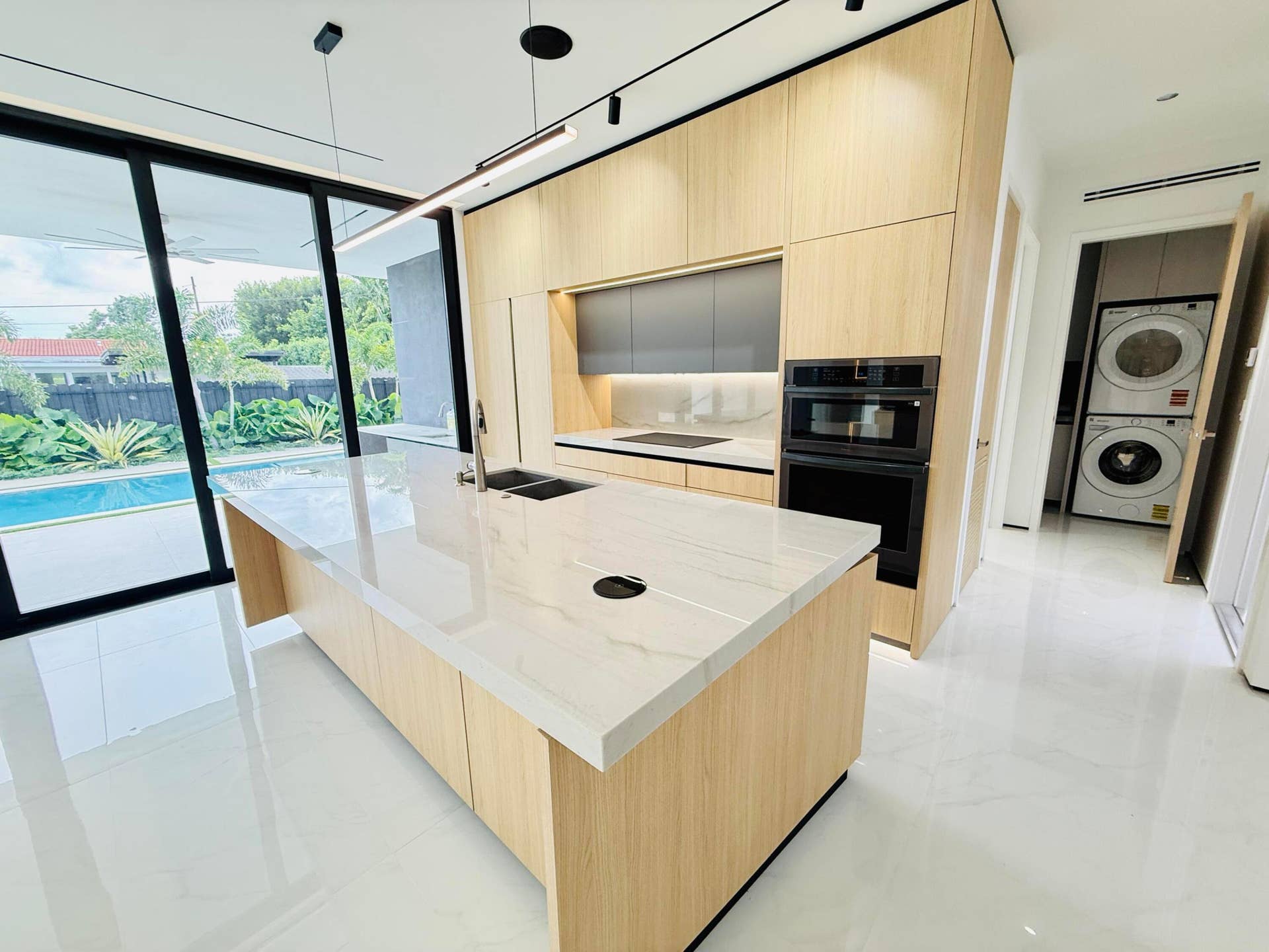 8966 SW 40th Terrace, Miami, FL 33165 kitchen