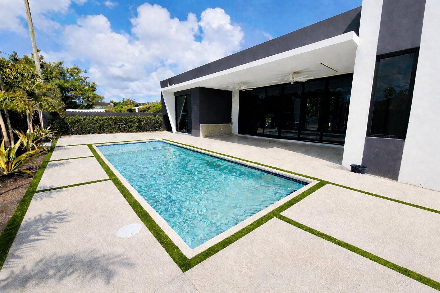 8966 SW 40th Terrace, Miami, FL 33165 Swimming pool