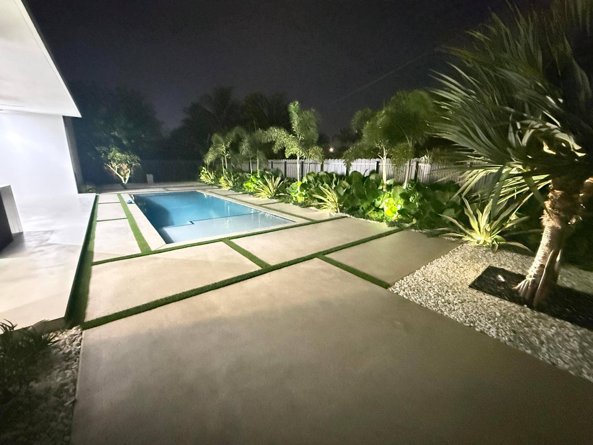 8966 SW 40th Terrace, Miami, FL 33165 backyard