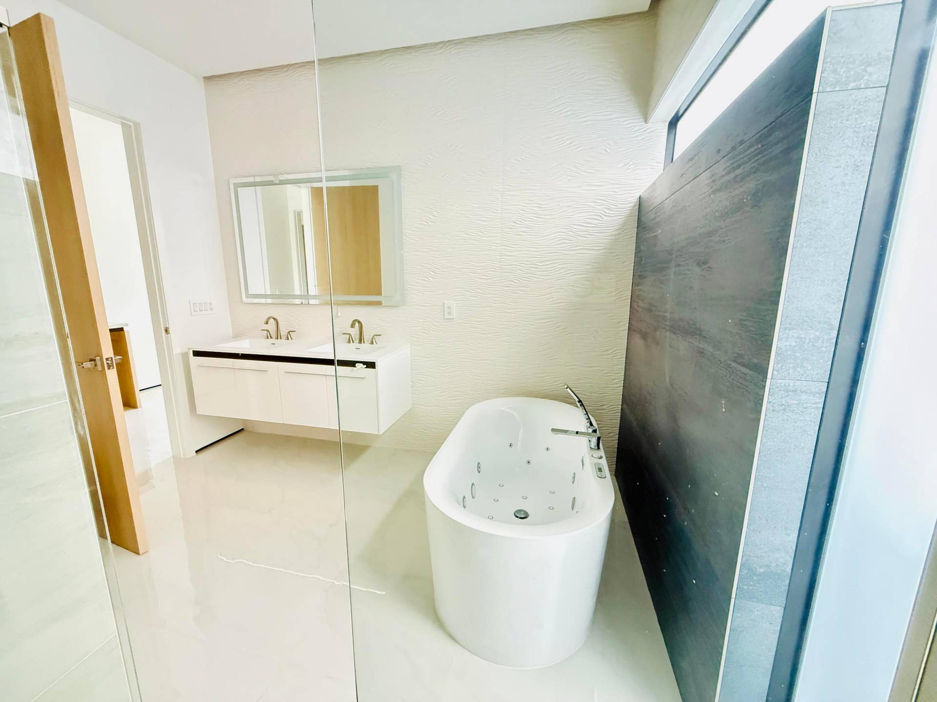 8966 SW 40th Terrace, Miami, FL 33165 master bath 4