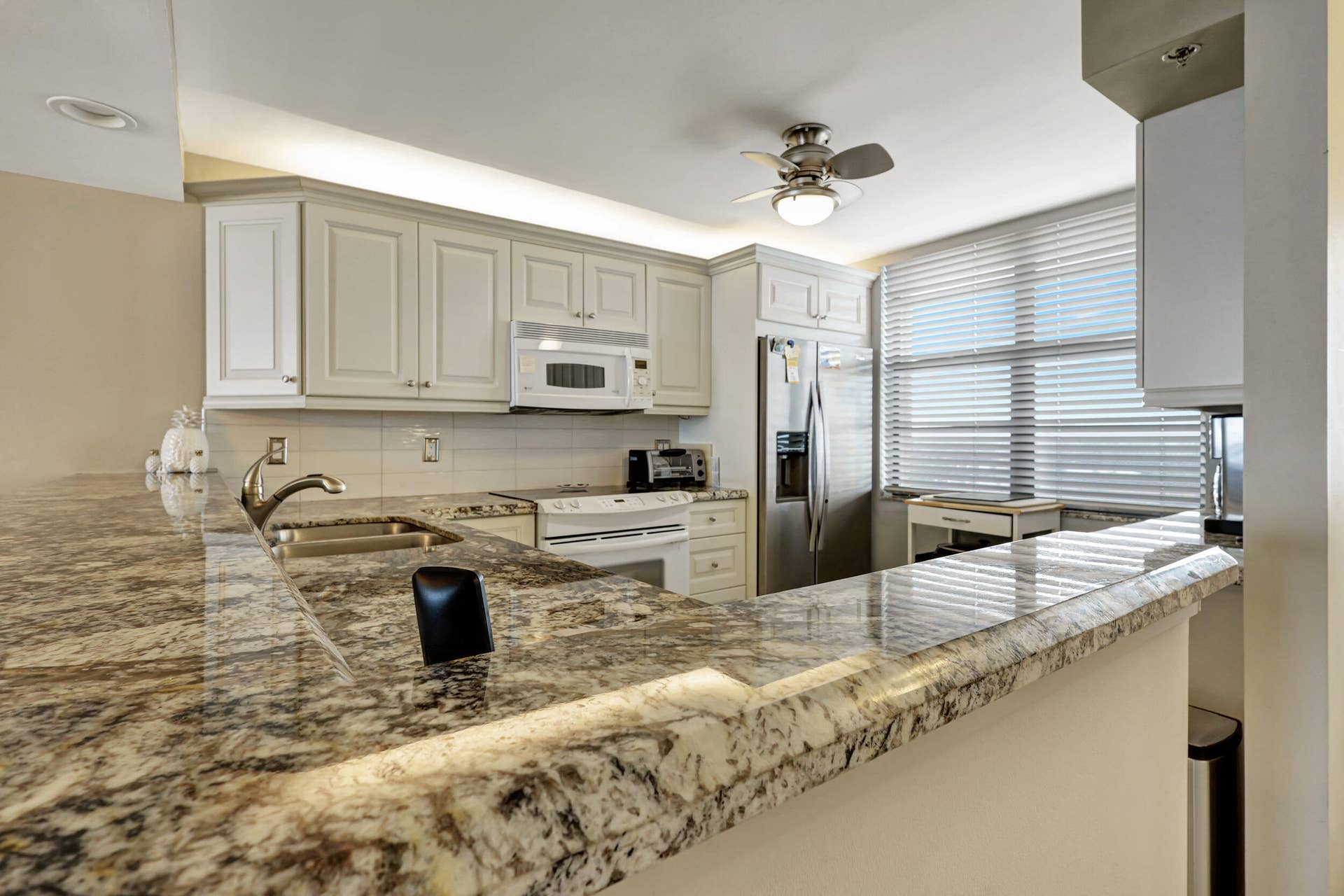 840 Ocean Drive, #806, Juno Beach, FL 33408 KITCHEN
