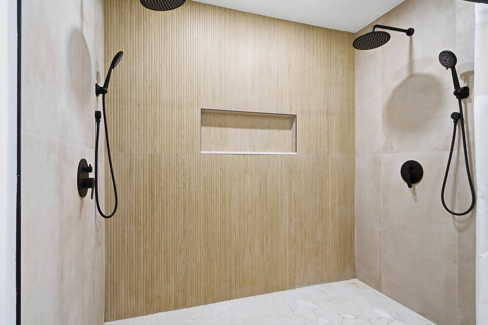8606 Jared Way, Boca Raton, FL 33433 Dual Showers