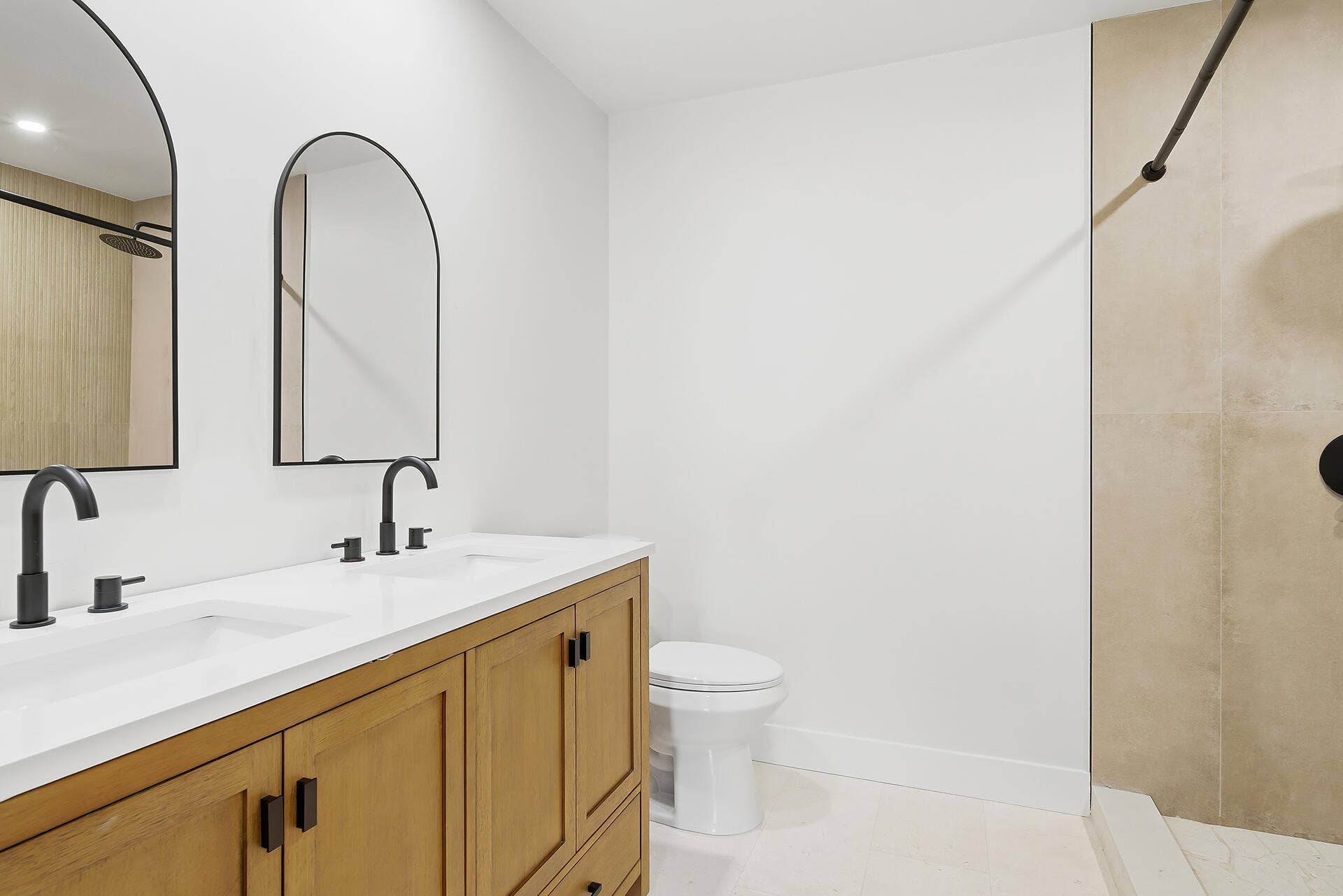 8606 Jared Way, Boca Raton, FL 33433 Dual Sinks