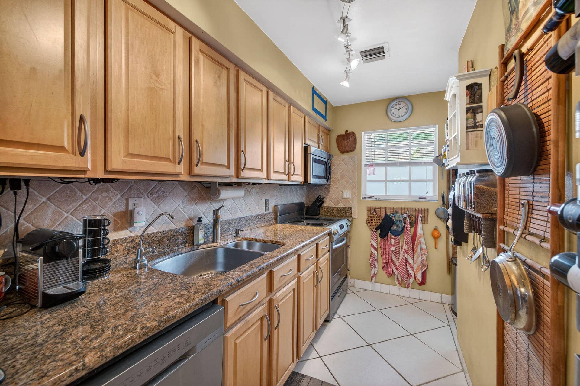 Unit #4 kitchen