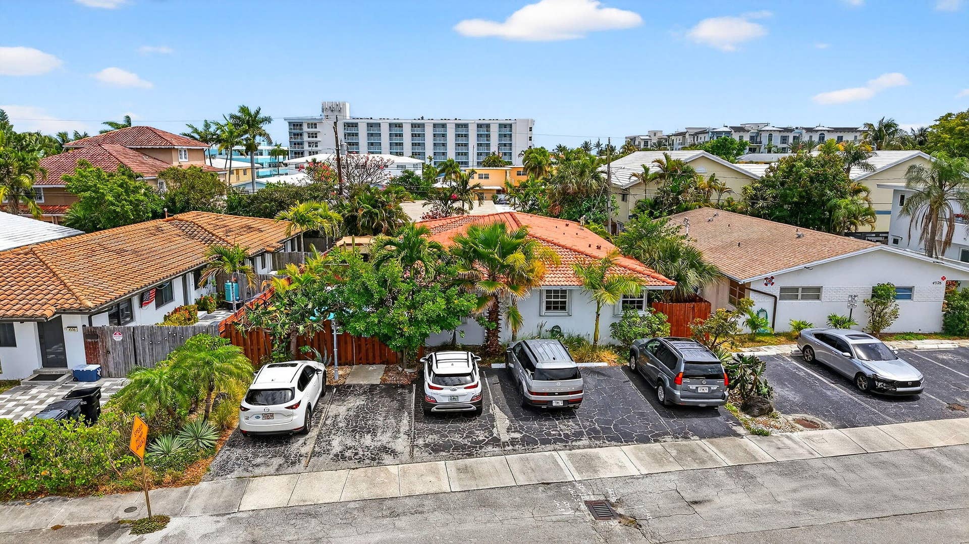 6 parking spaces in the front