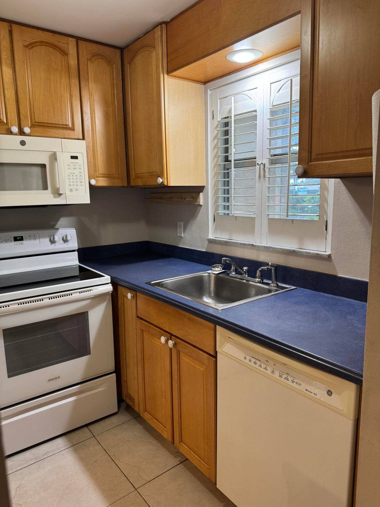 9911 Sandalfoot Boulevard, #105, Boca Raton, Boca Raton, FL 33428 IMG-2375