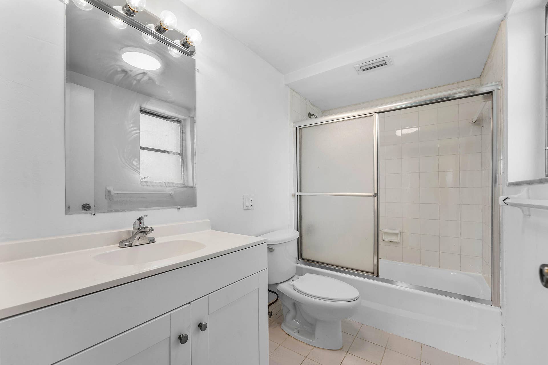 22725 SW 66th Avenue SW, #103, Boca Raton, FL 33428 Second Bathroom TubShower Combo