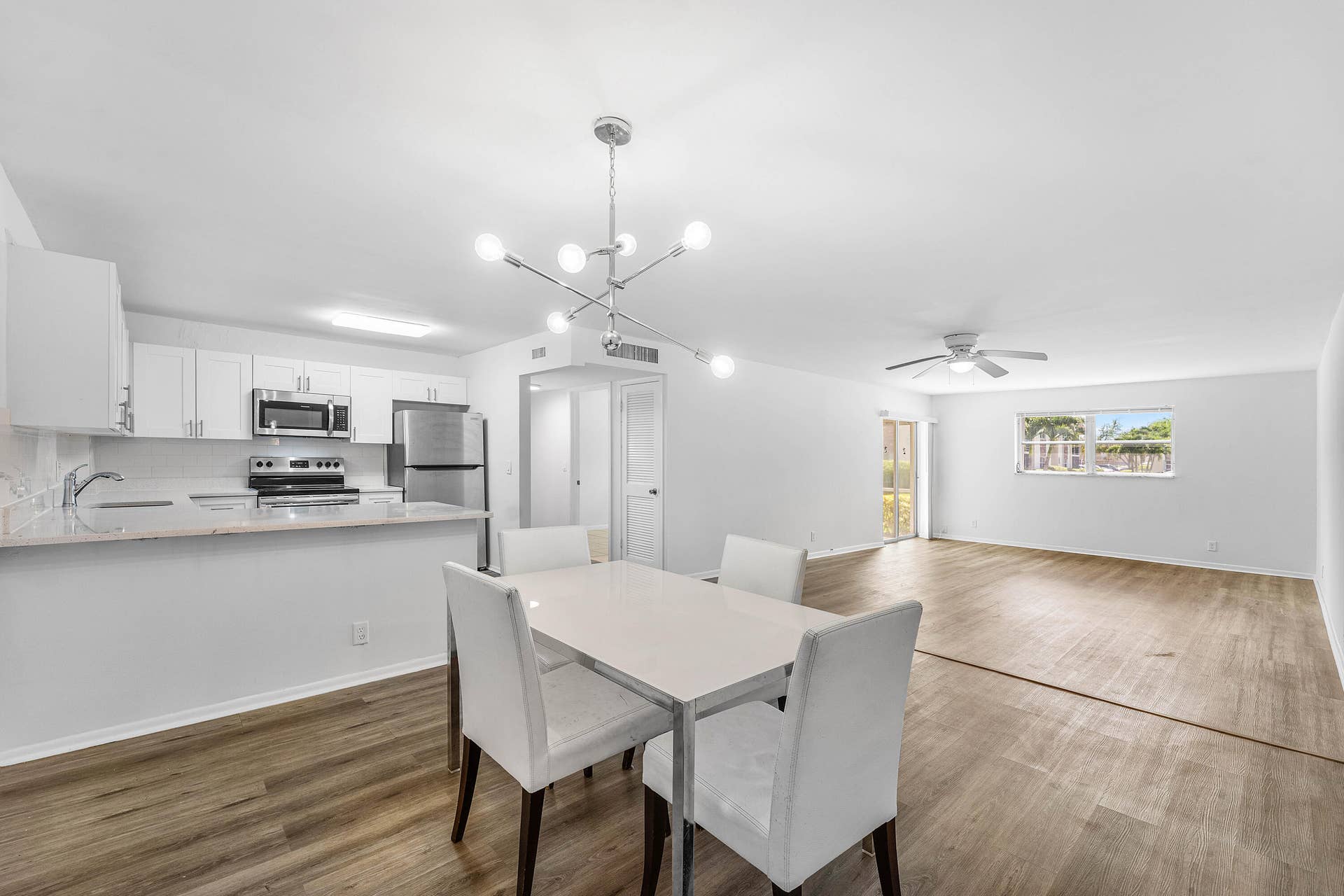 22725 SW 66th Avenue SW, #103, Boca Raton, FL 33428 Dining Area Modern Lighting