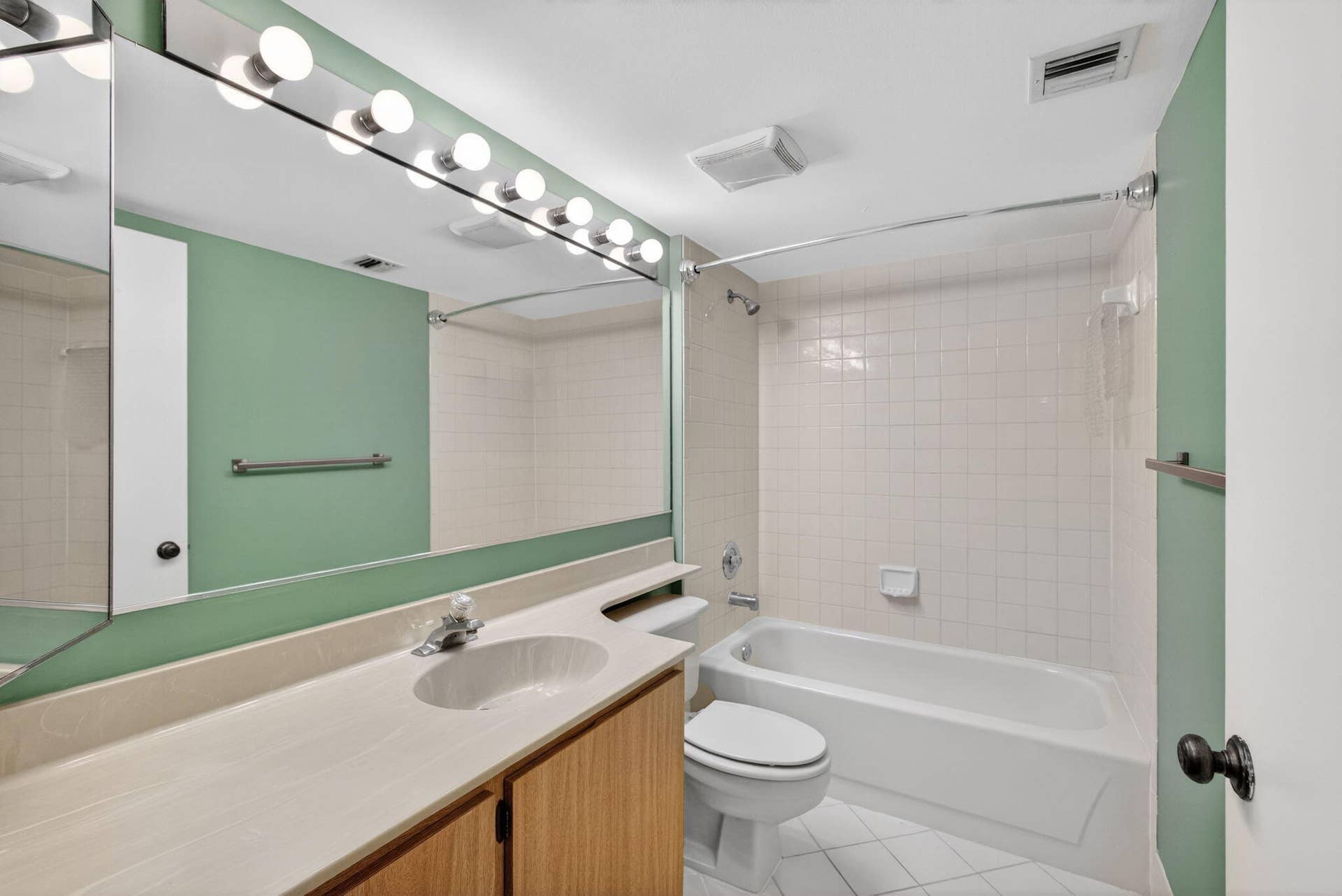 601 Seafarer Circle, #504, Jupiter, FL 33477 2nd bath