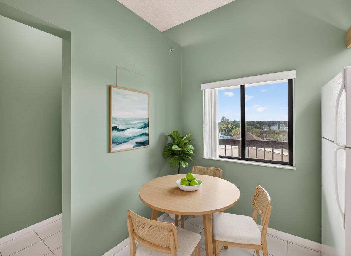 601 Seafarer Circle, #504, Jupiter, FL 33477 Nice eat in nook.