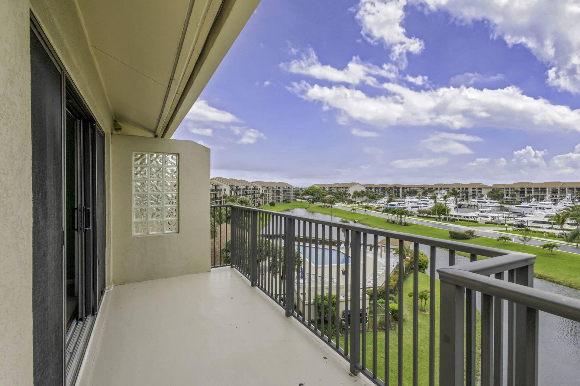 601 Seafarer Circle, #504, Jupiter, FL 33477 patio