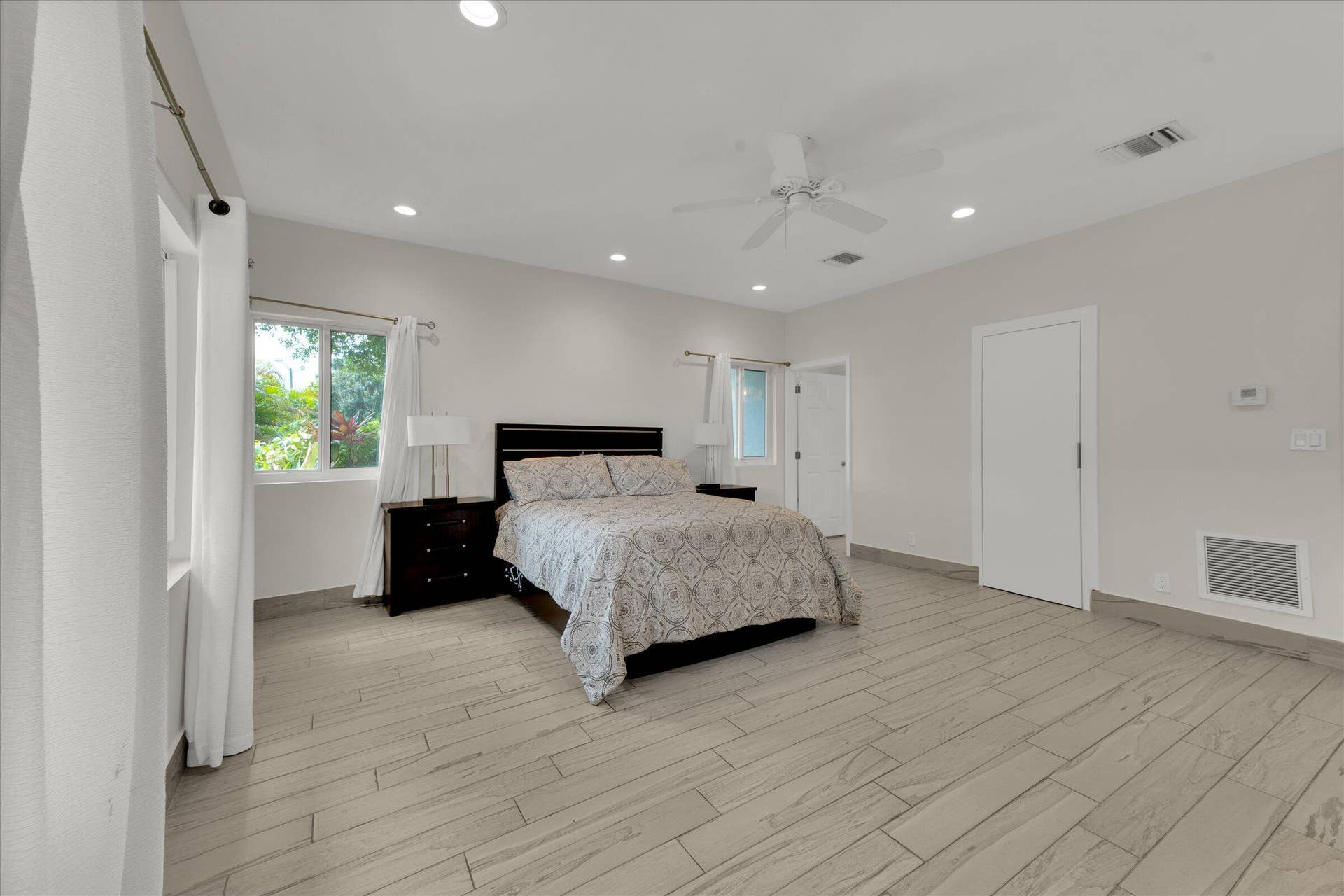 22-2633 NE 3rd Avenue-22