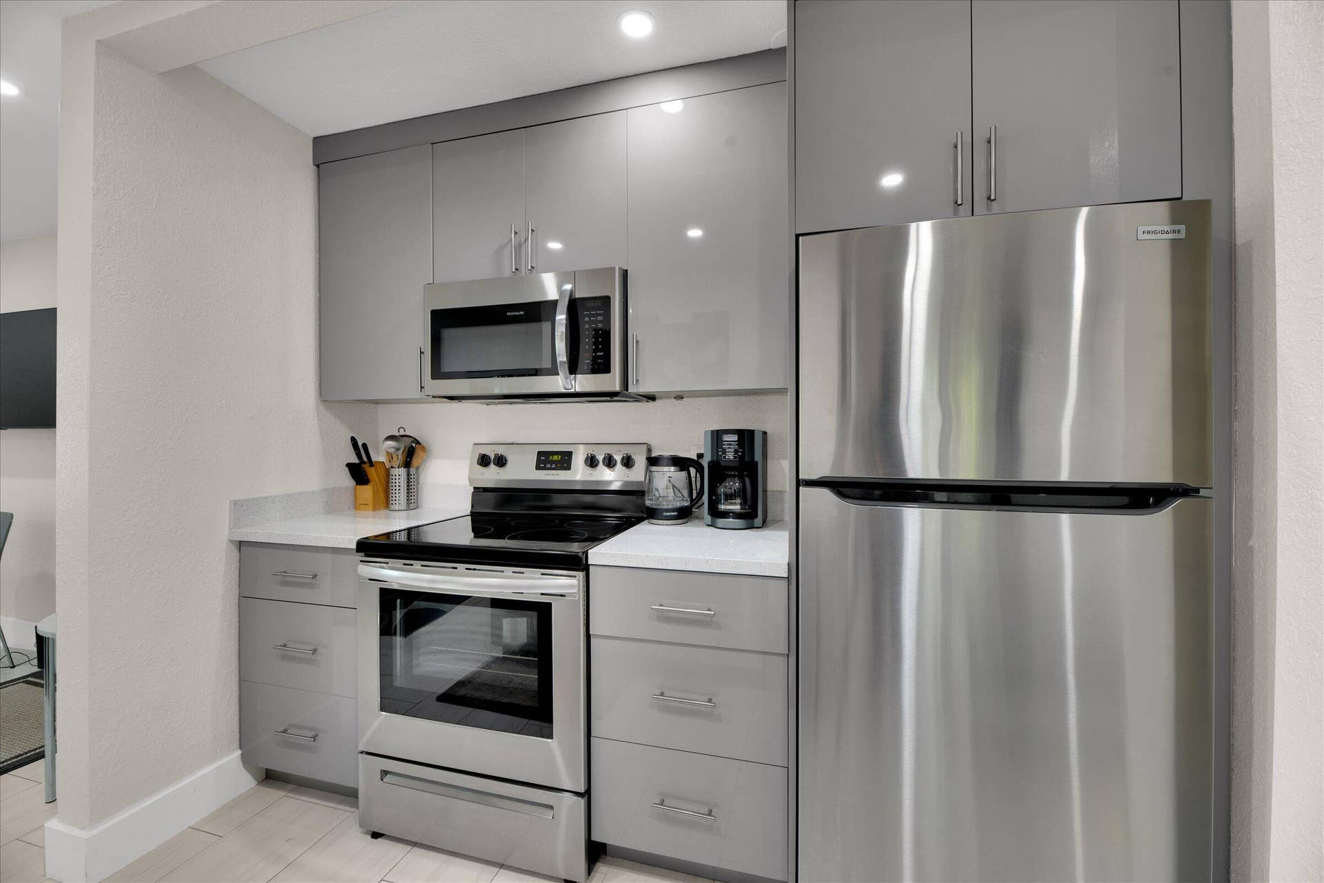 48-2633 NE 3rd Avenue-48