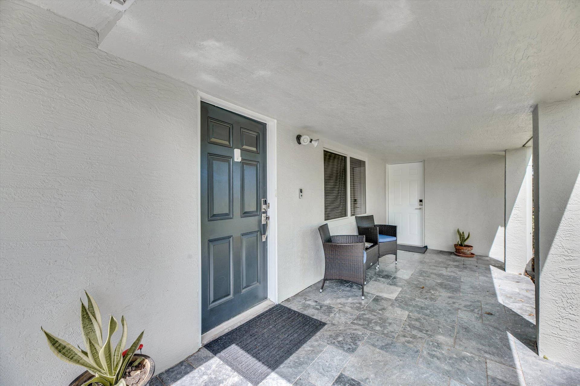 04-2633 NE 3rd Avenue-4