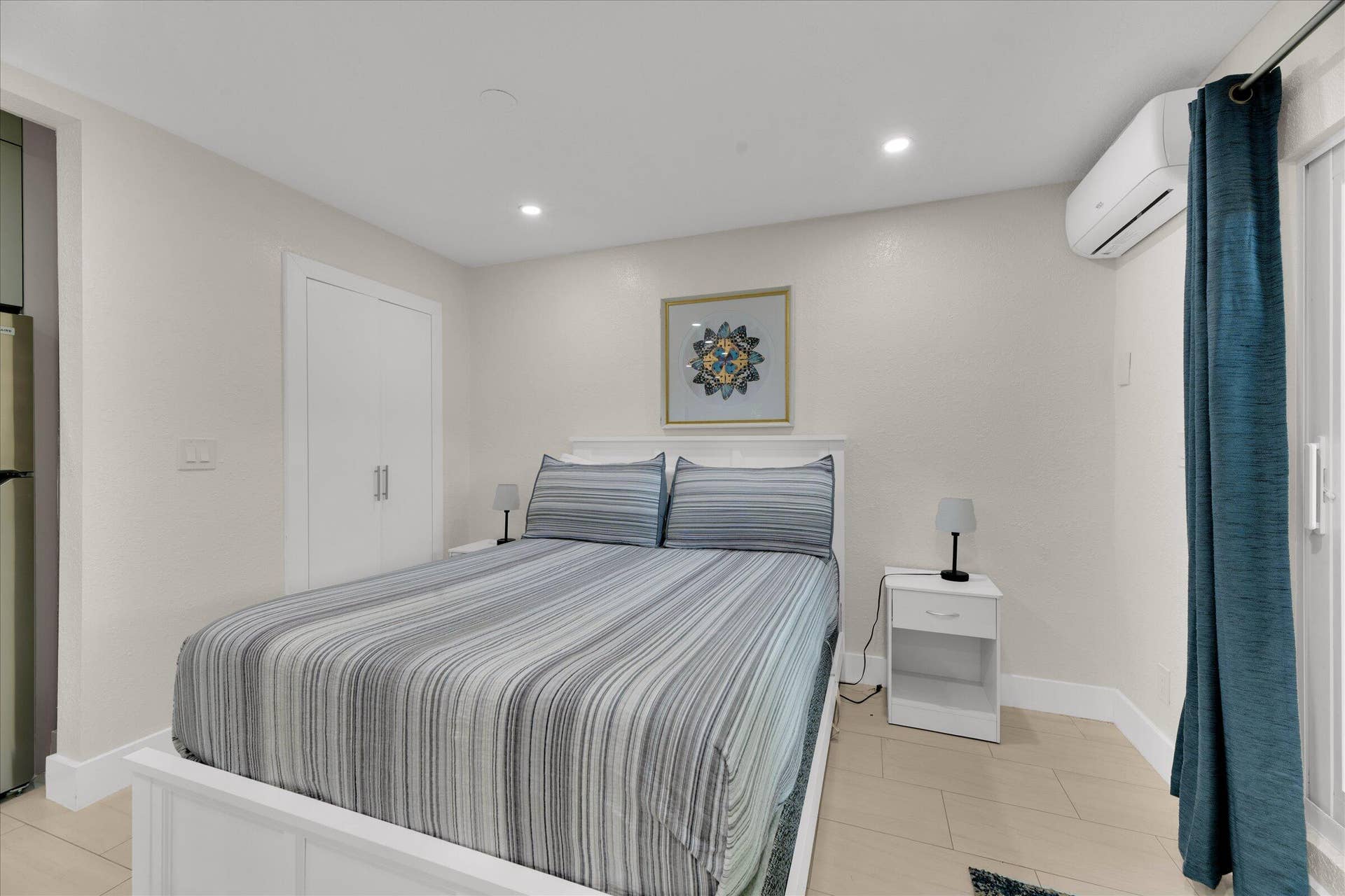 50-2633 NE 3rd Avenue-50
