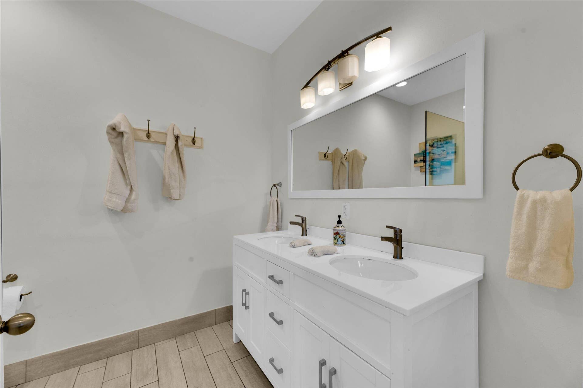 18-2633 NE 3rd Avenue-18