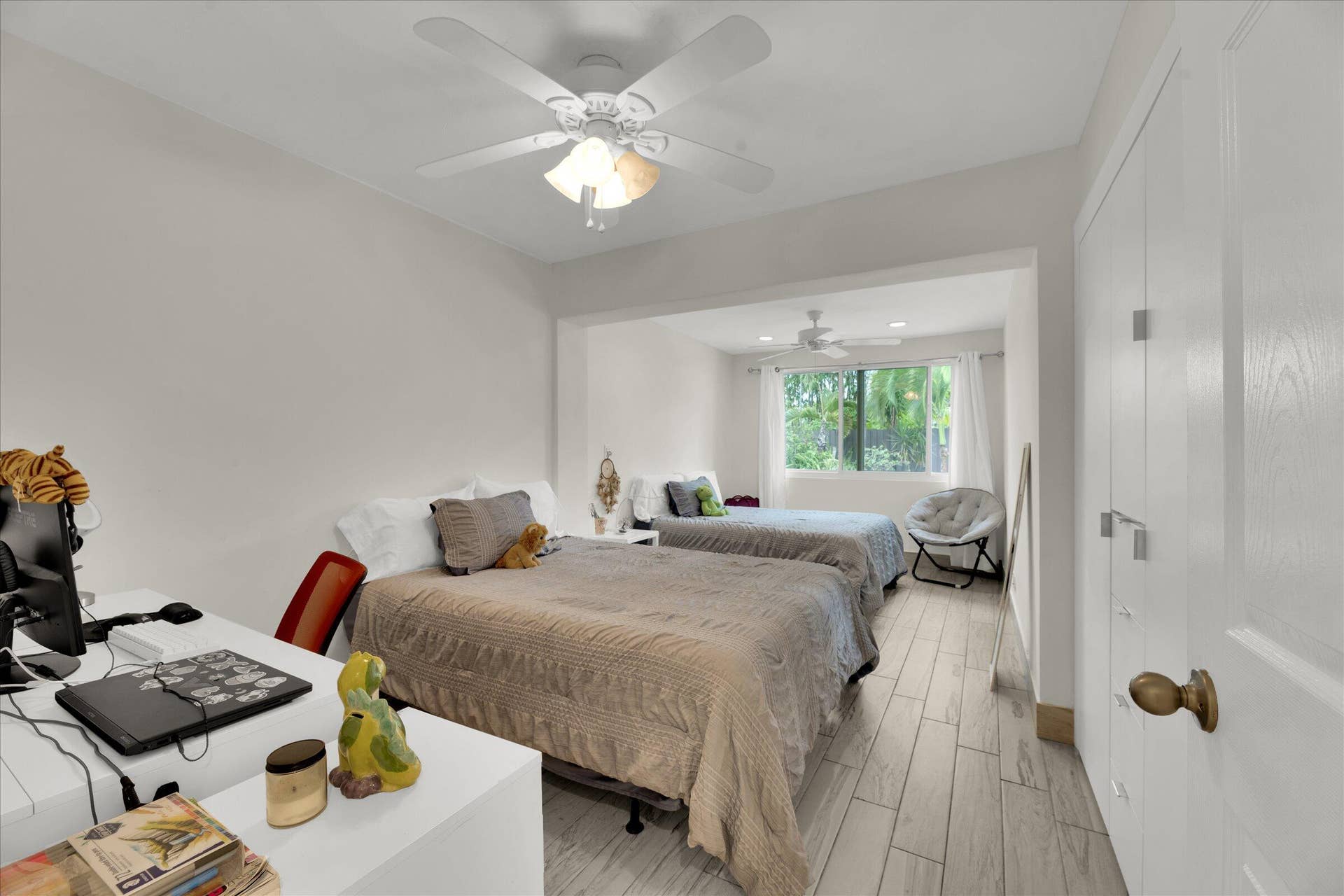 26-2633 NE 3rd Avenue-26