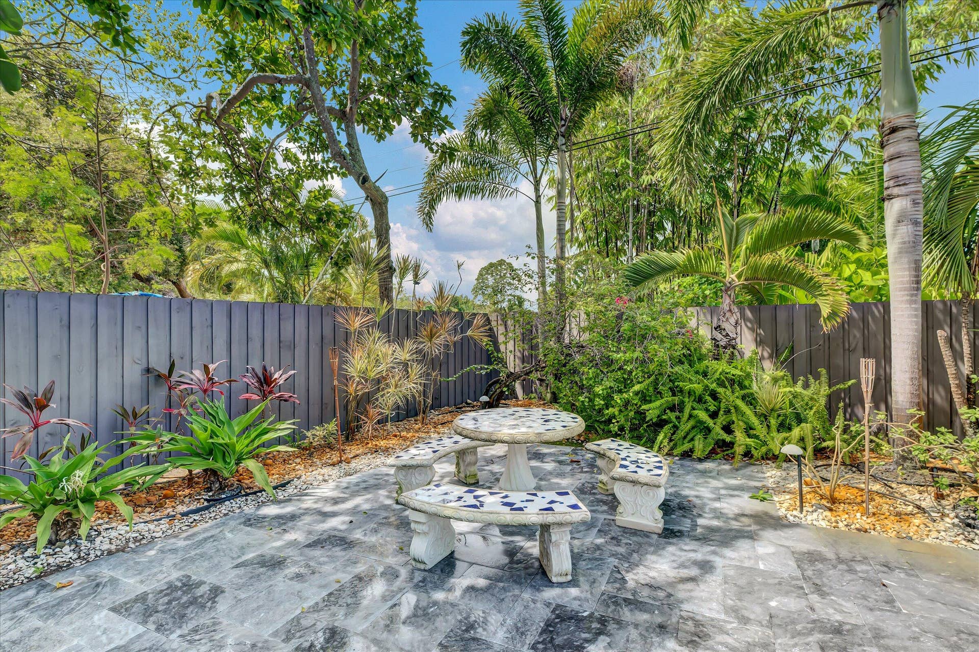 41-2633 NE 3rd Avenue-41