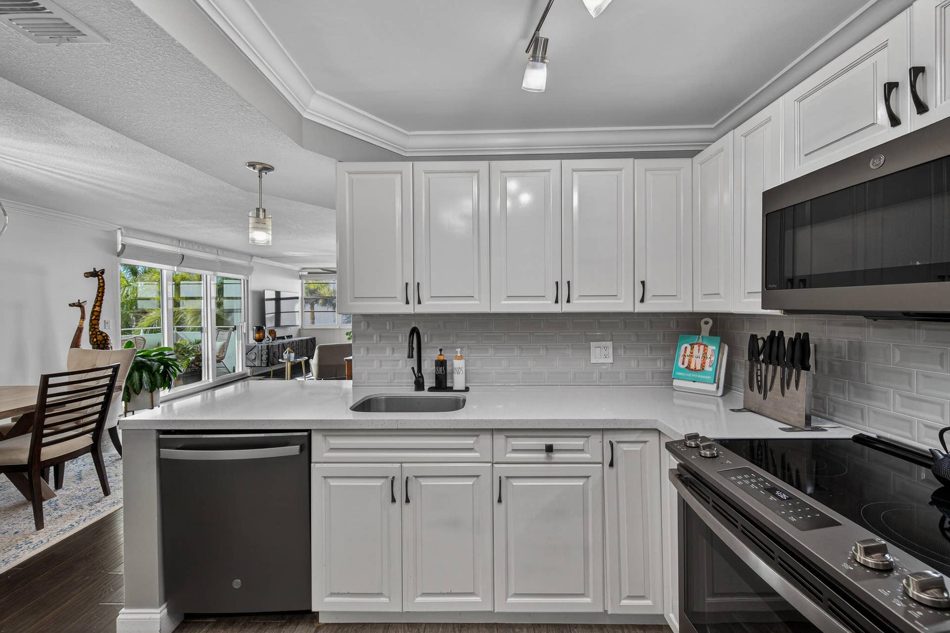 1170 N Federal Highway, #411, Fort Lauderdale, FL 33304 rovito-31