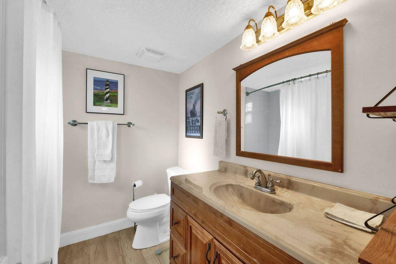 3004 NE 5th Terrace, #108c, Wilton Manors, FL 33334 Primary Bathroom